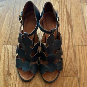 Chie Mihara  sz 39 teal leather 4” heels circles leather strap great condition